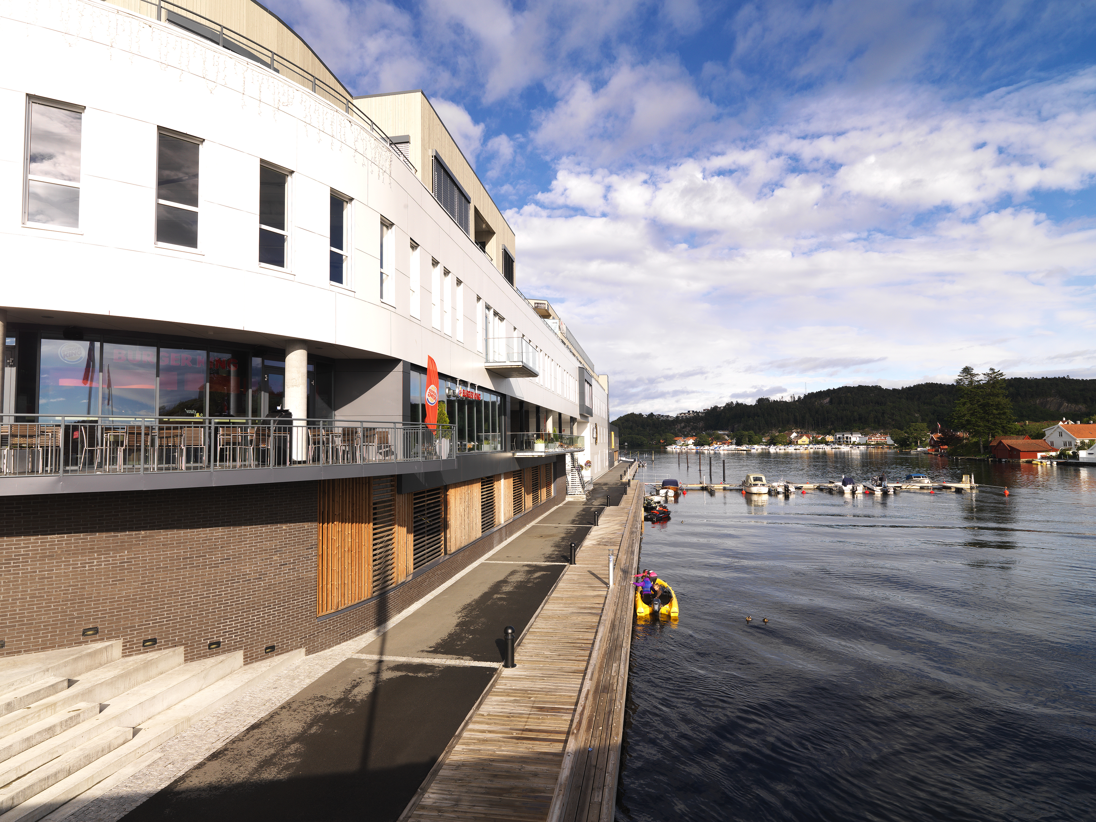 Alti Mandal fasade mot elva