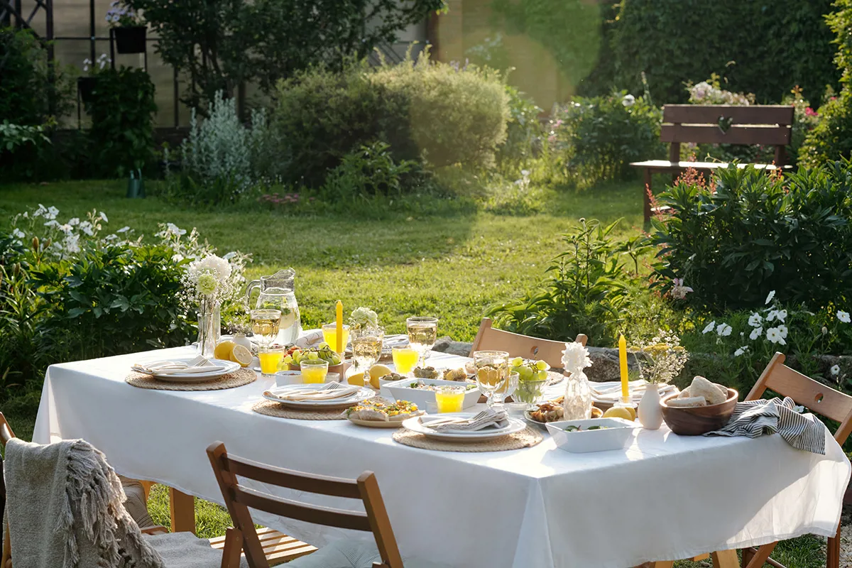 Alti Hagebord Dekorasjon Pynt Hagepynt Servise