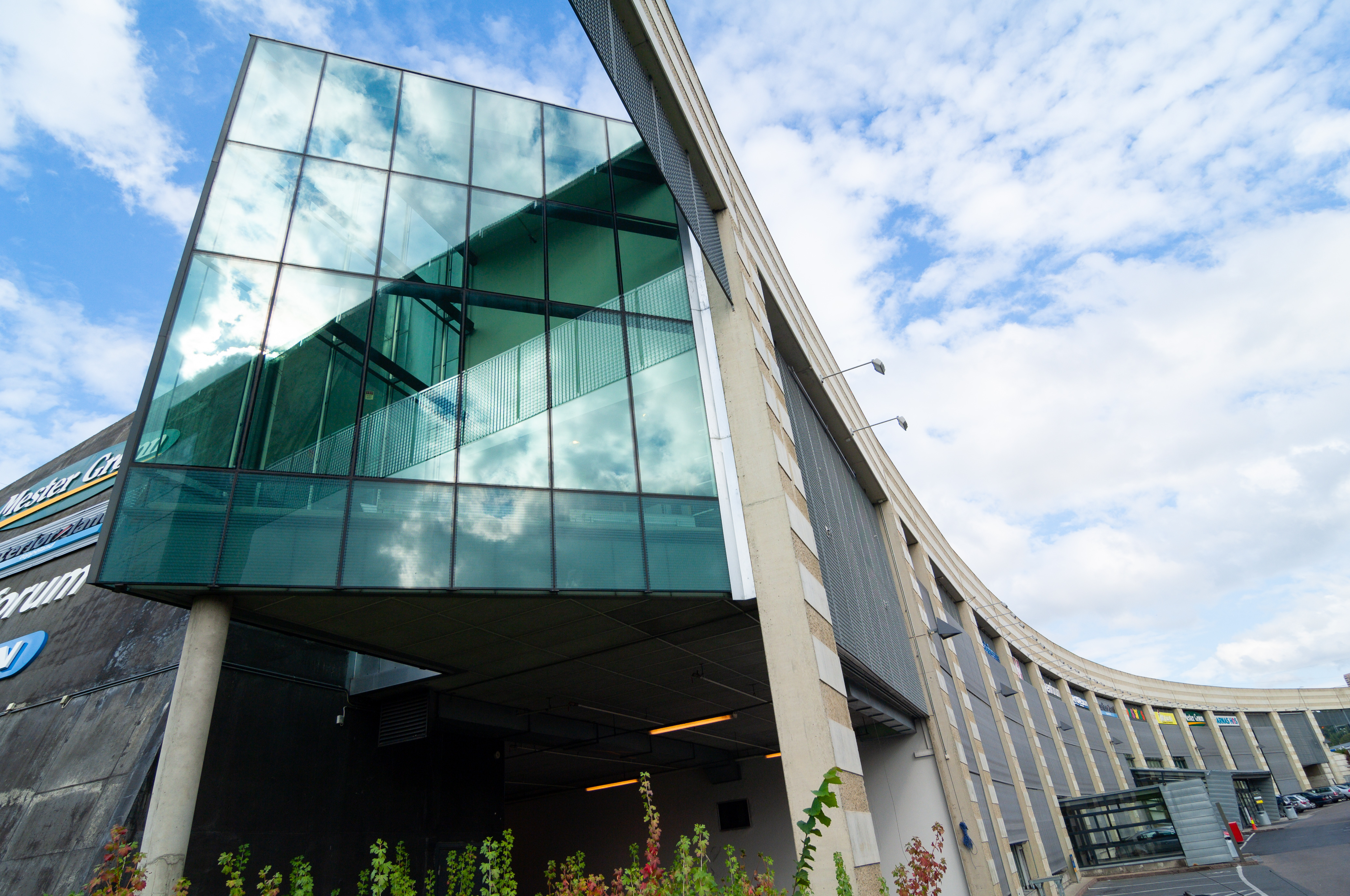 Alna Senter fasade med glass