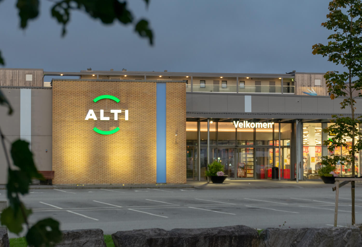 Alti Nordfjord fasade mot veg