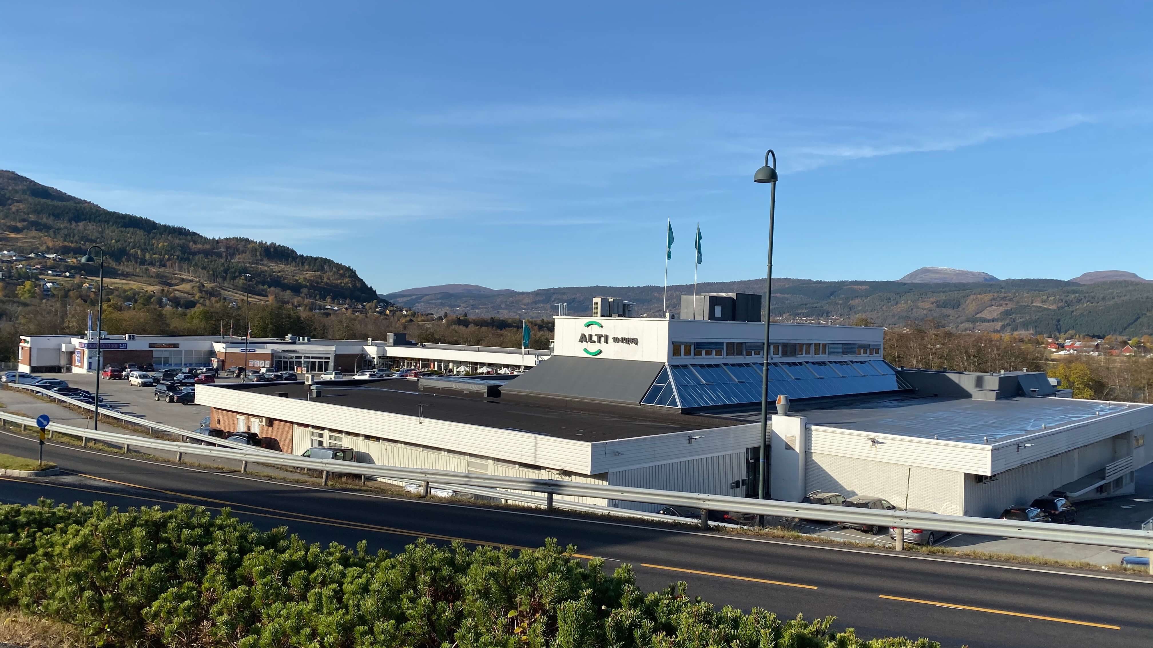 Alti Surnadal oversiktsbilde mot hovedvei