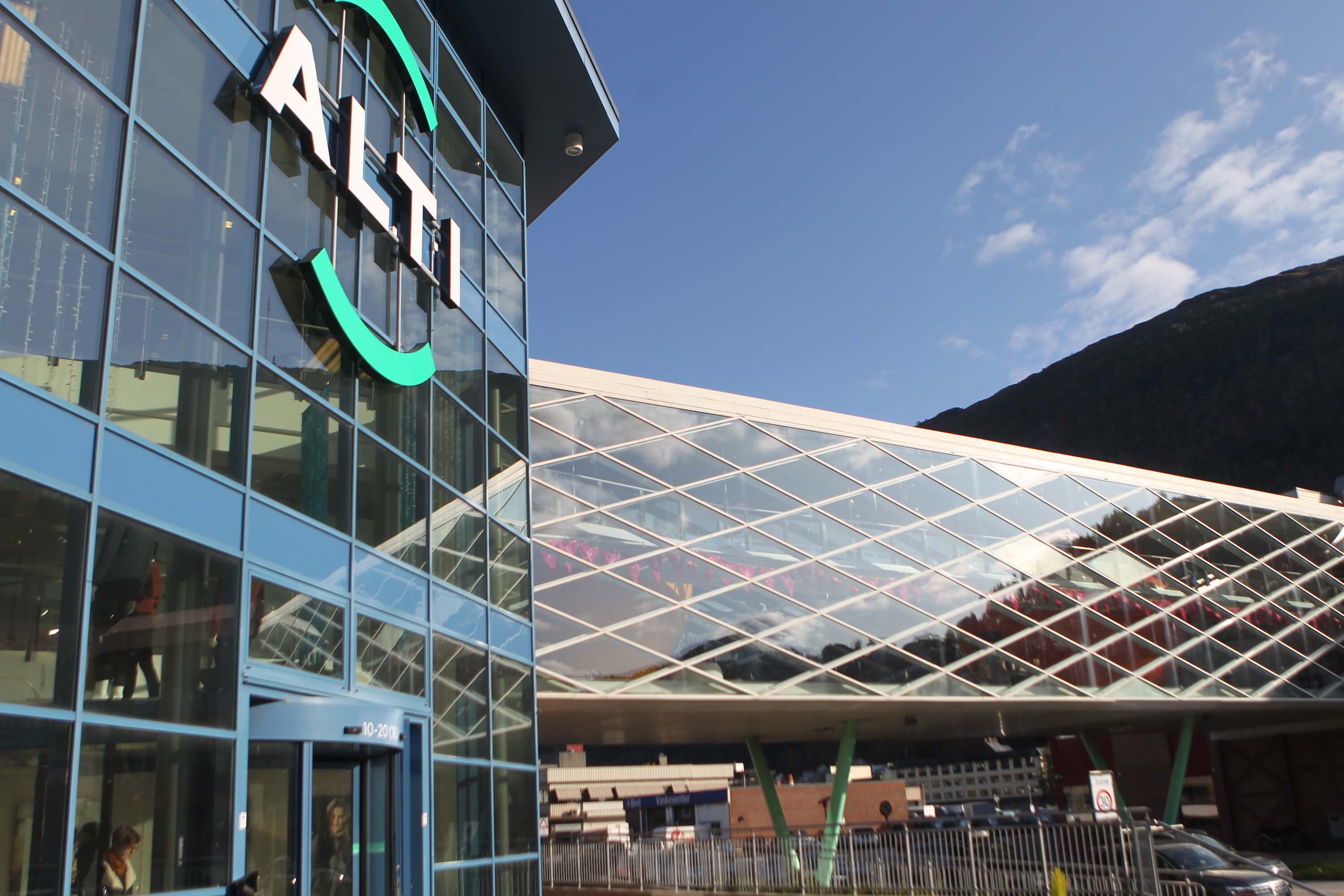 Alti Førde glassfasade og skywalk