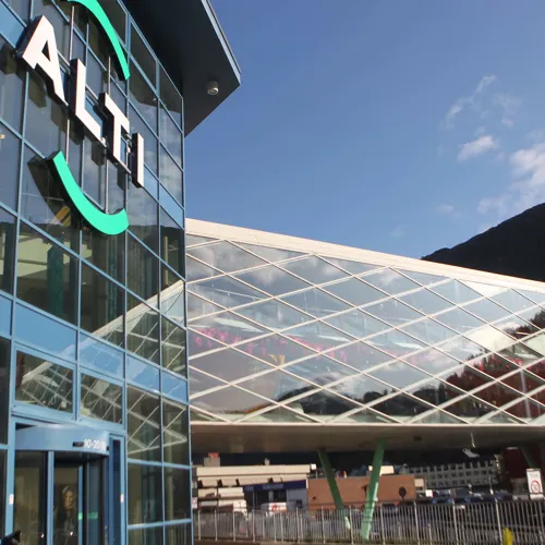 Alti Førde glassfasade og skywalk