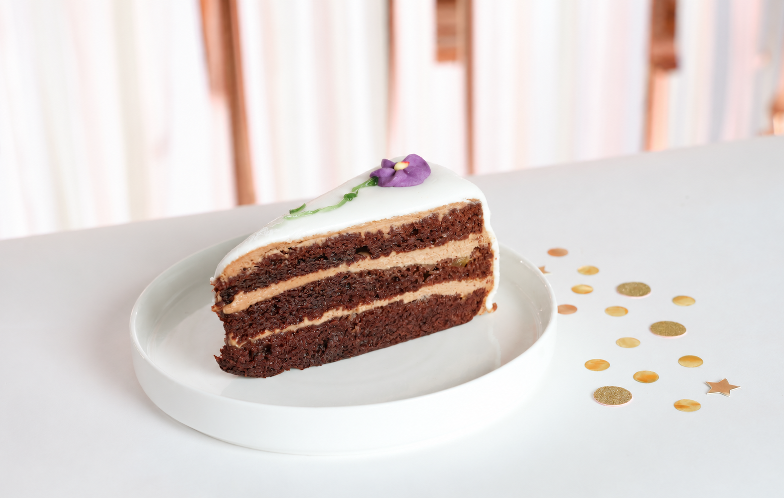 Sjokoladekake Med Lilla Blomst (1)