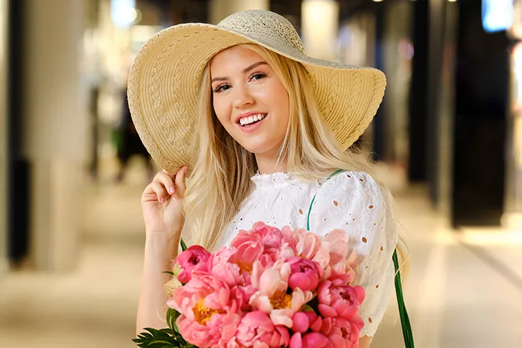 Sommer Karusell Dame Og Blomster