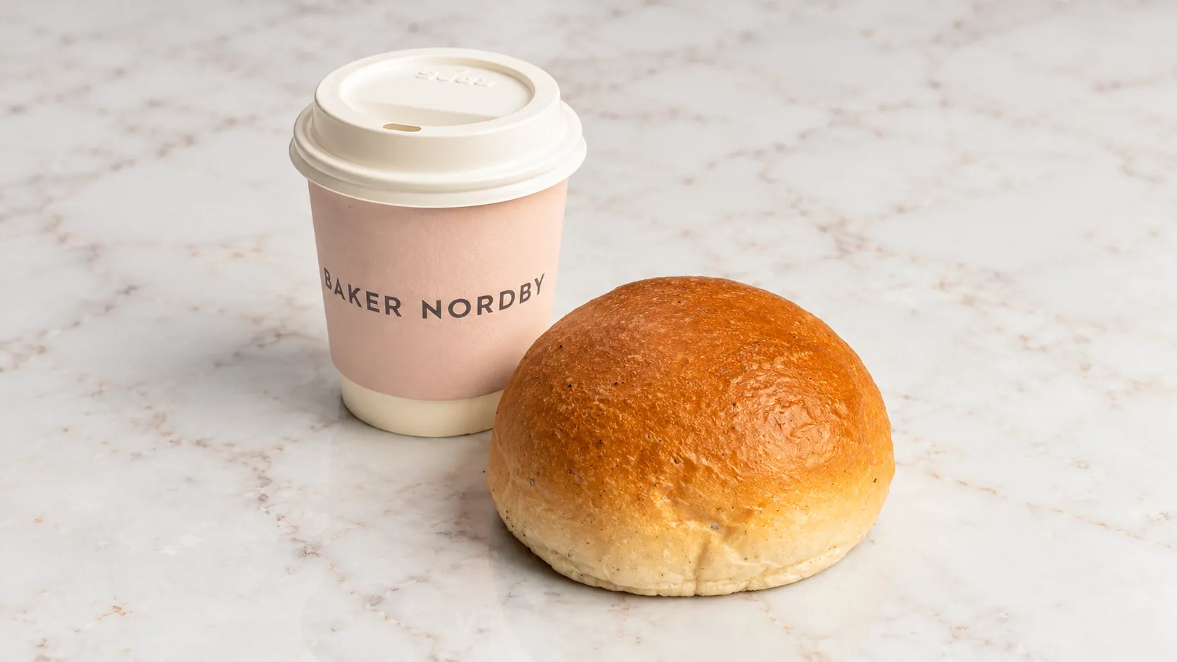 Kaffe Og Hvetebolle Fra Baker Norby
