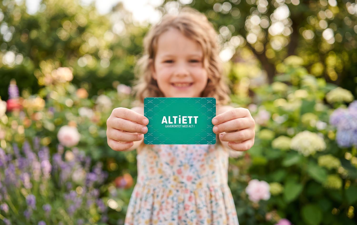 Sommer Jente Med Gavekort Altiett Gavekort Tba
