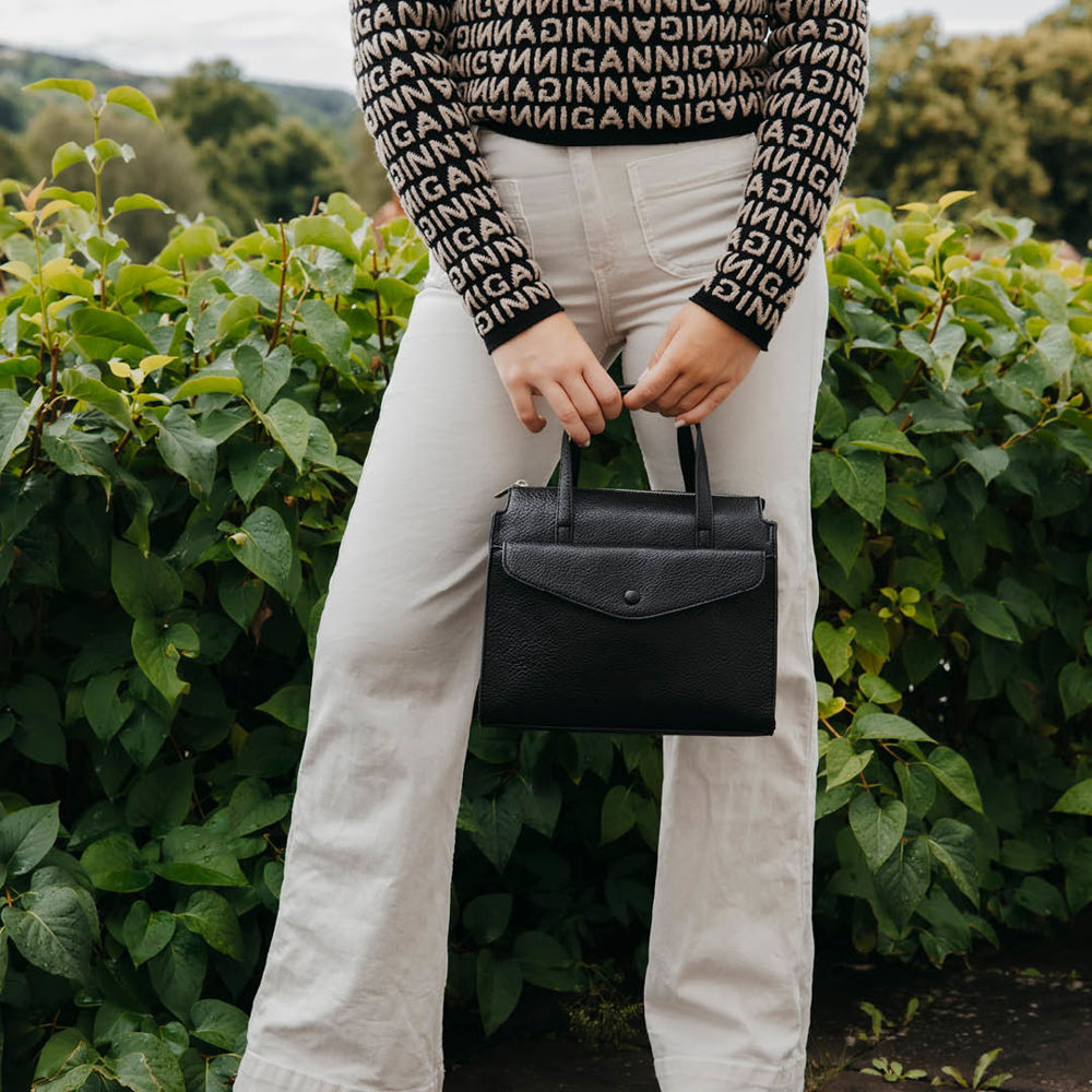 Morris Elsa Puccini 4361322 1080X1080