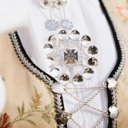 Gullfunn 20% Bunadssølv 19. 21.Marsjpg